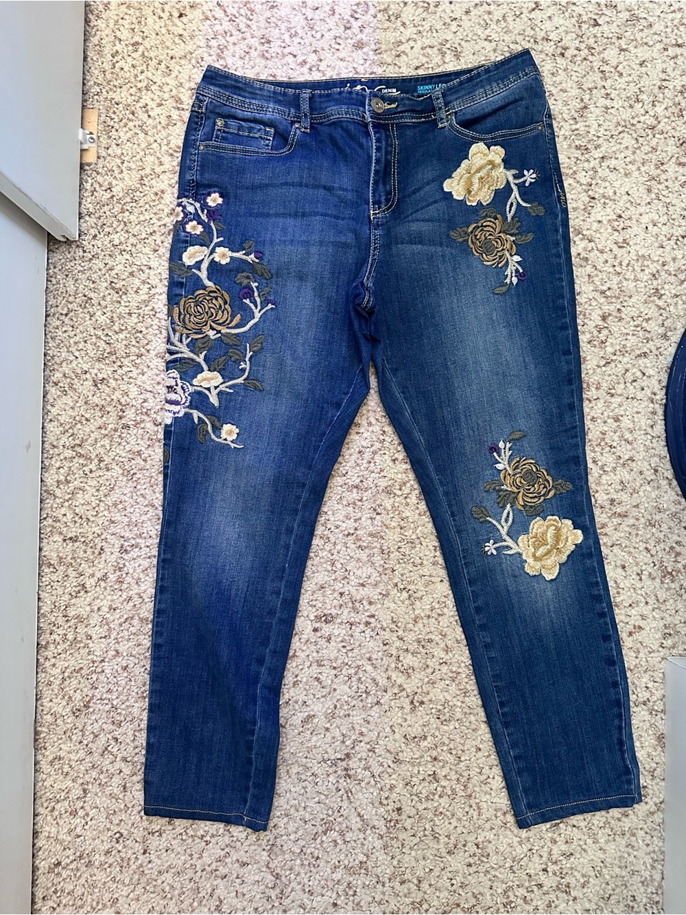 Embroidered Blue Skinny Jeans with Floral Detail - Picture 3 of 8